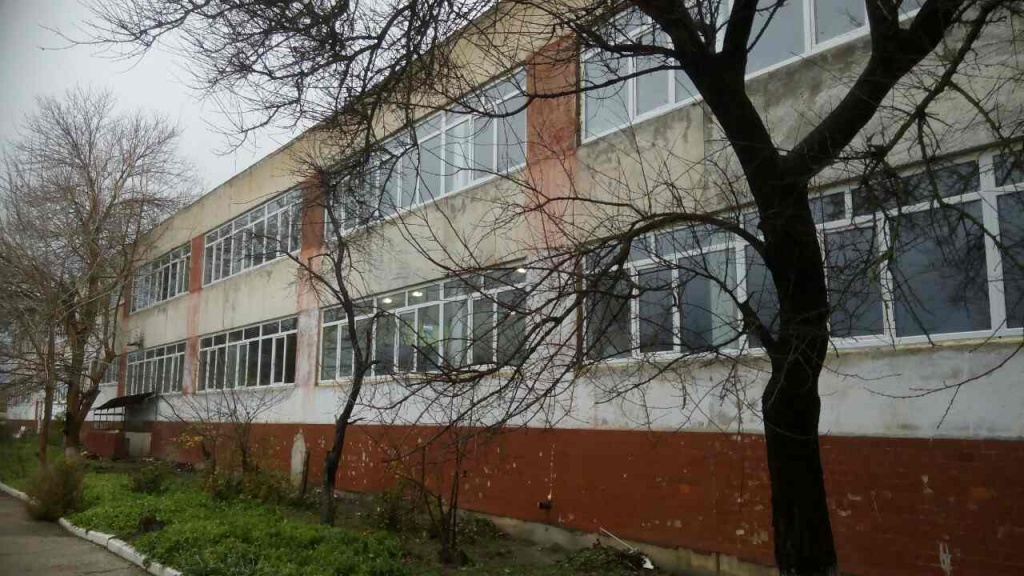 Новое окна в школах Крыма.jpg